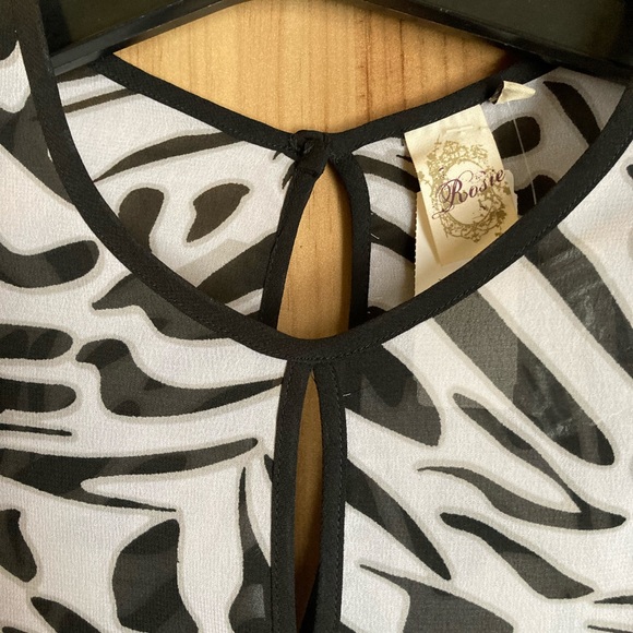 Chic sexy animal patterned blouse small - Picture 5 of 6